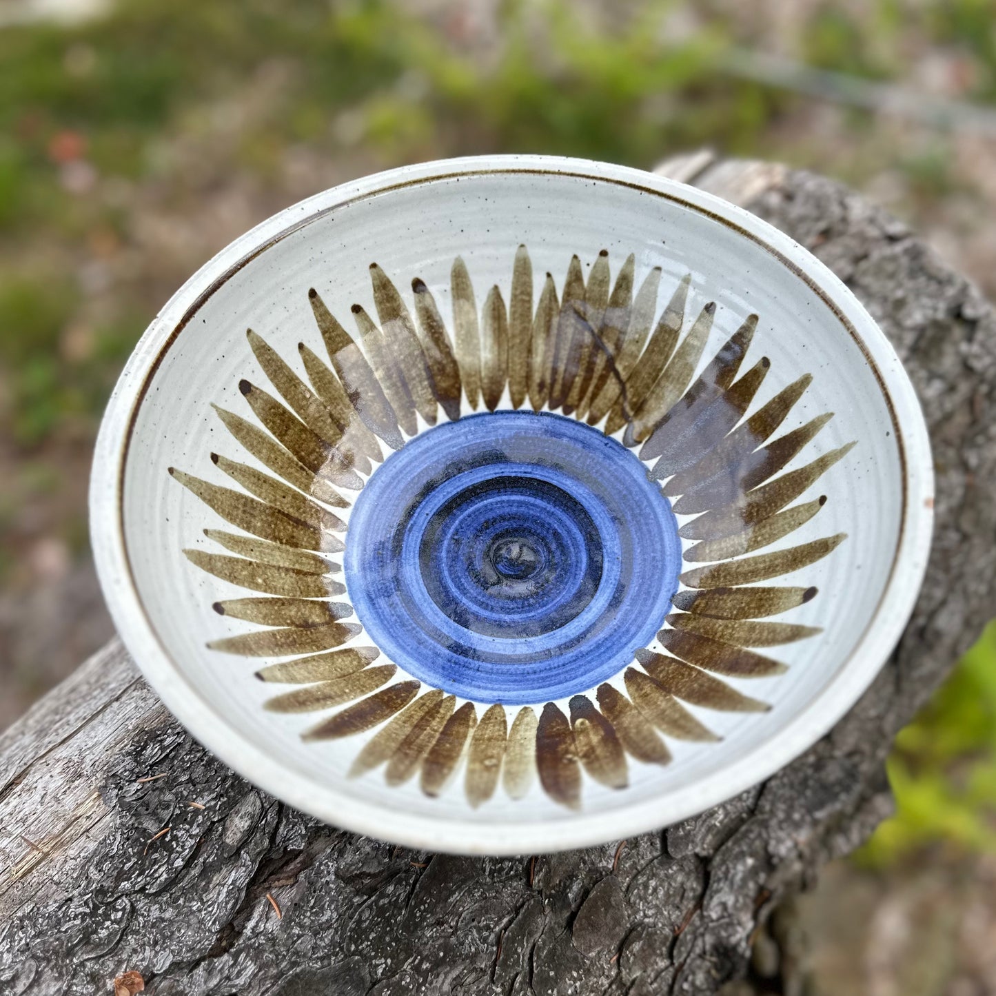 Sunflower Medium Serving Bowl