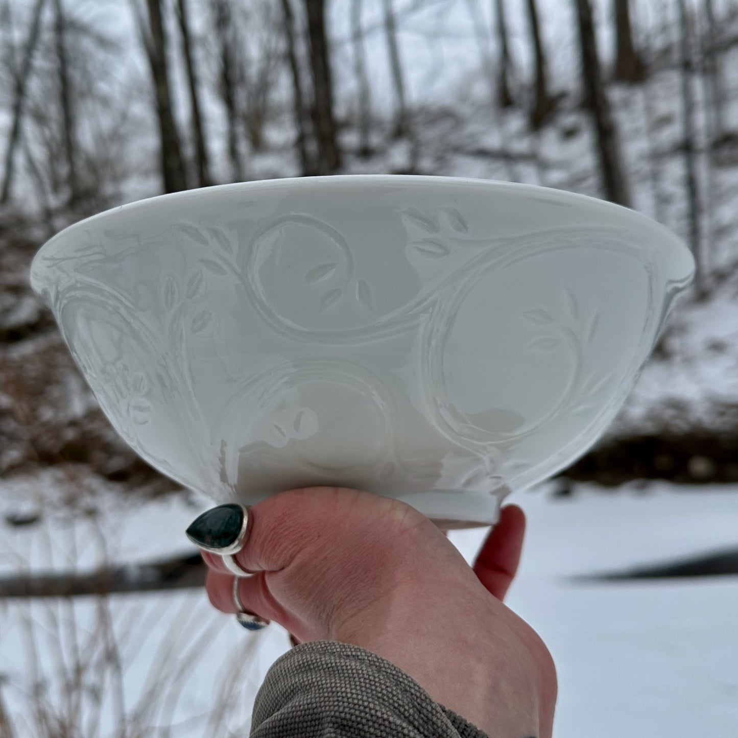 Porcelain Vine Medium Serving Bowl